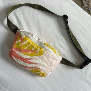 ALOHA Collection Hawaii Tropics mini hip pack in Starburst